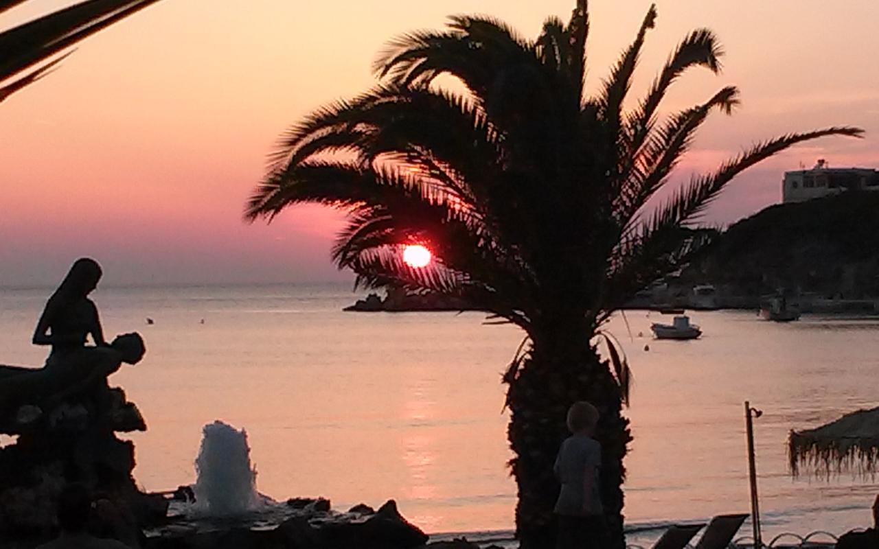 Blue Harmony Hotel Kini Dış mekan fotoğraf