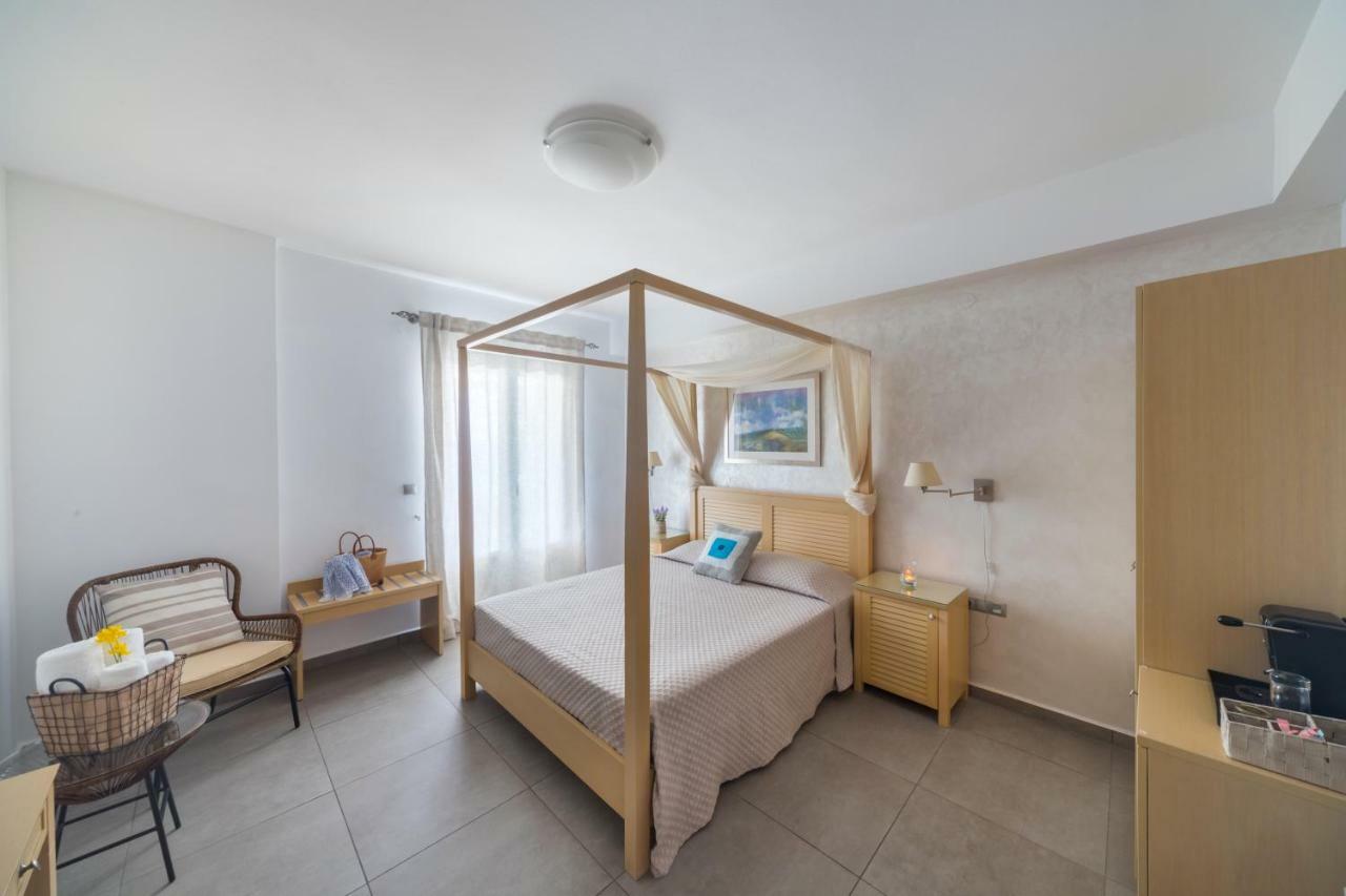 Blue Harmony Hotel Kini Dış mekan fotoğraf