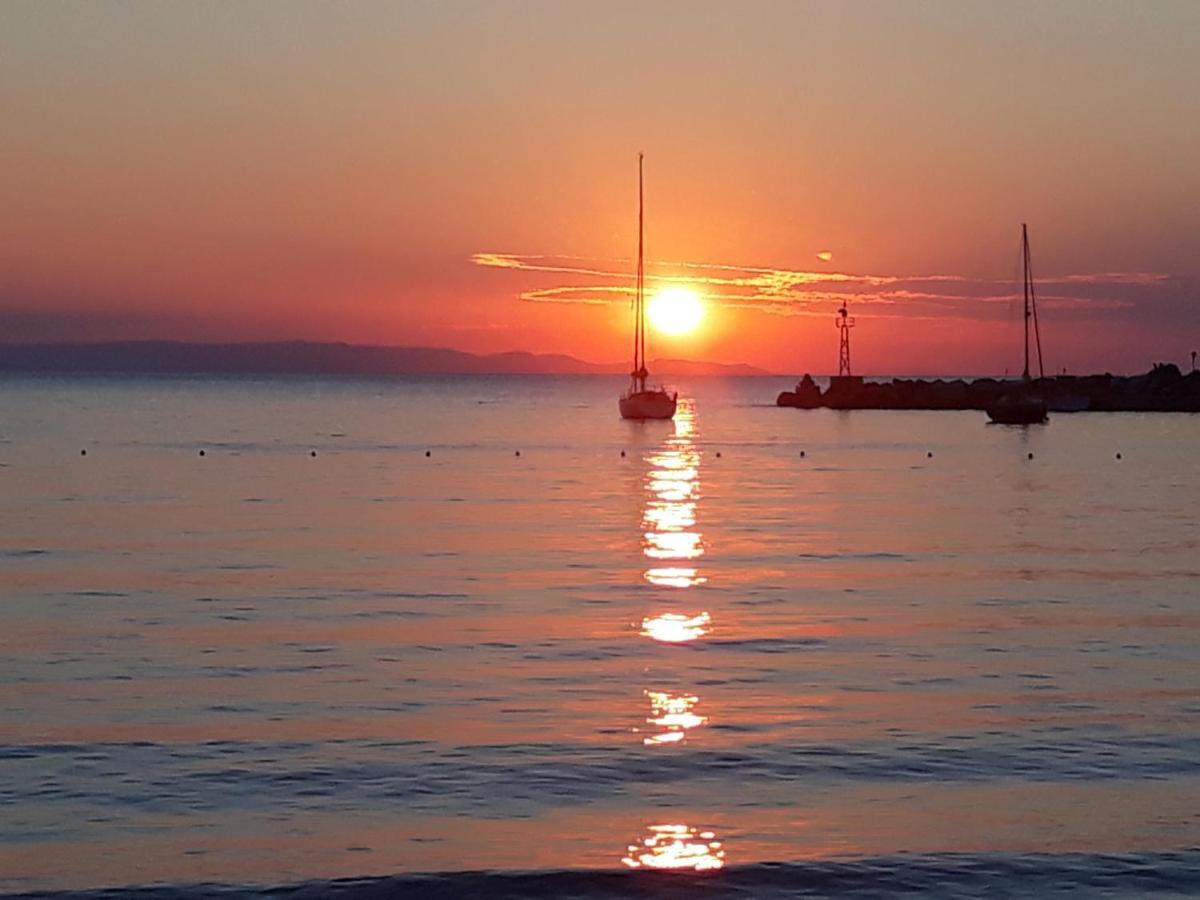 Blue Harmony Hotel Kini Dış mekan fotoğraf